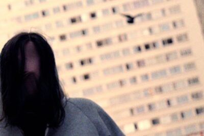 Luther sort &lsquo;creeper + seed&rsquo; et tire la nouvelle vague vers l&rsquo;électronique