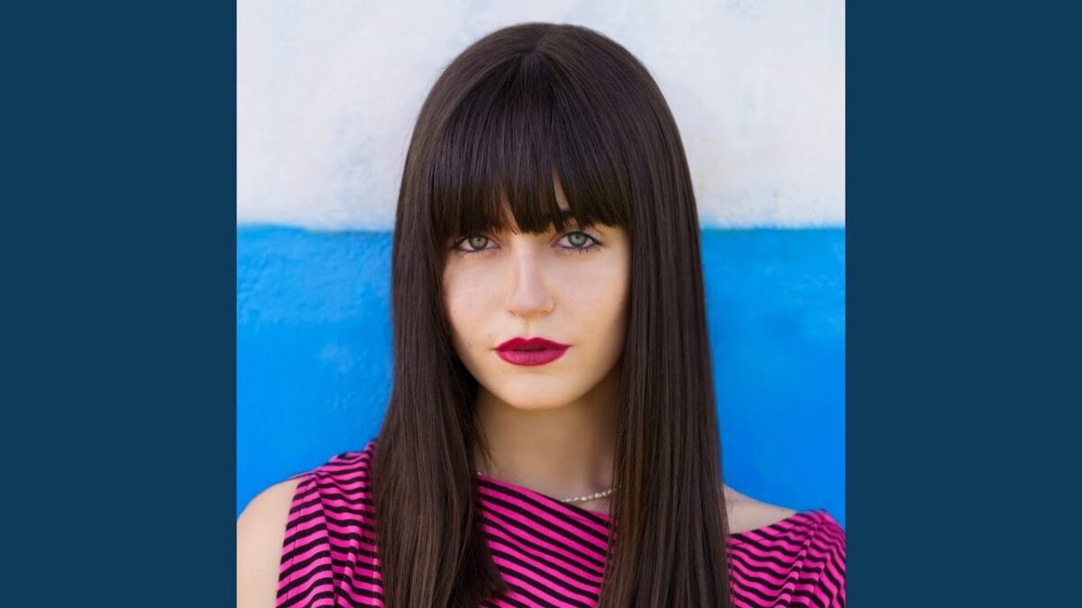 Giulia Falcone bets Fréquences vol. 1 can install a new voice in French indie