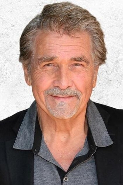 James Brolin jako Cap Fuller
