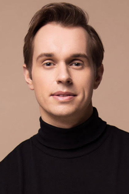 Zach Adkins como Andrew Barker Bowles / Ensemble