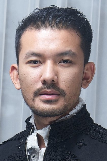 Rio Dewanto como Angkasa Narendra Putra