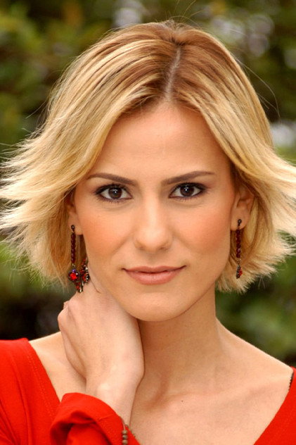 Zeynep Tokuş como Yoga teacher