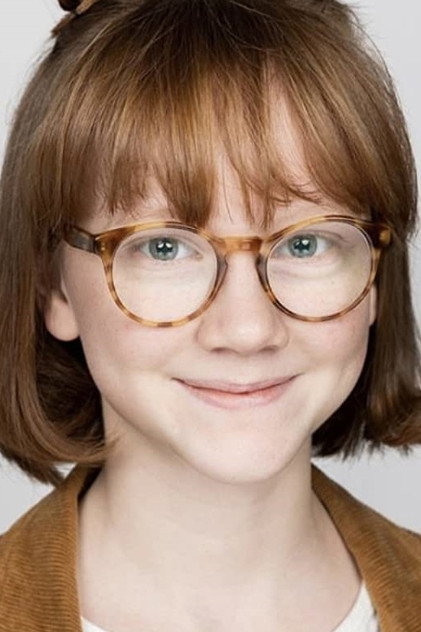 Piper Wallace como Claire