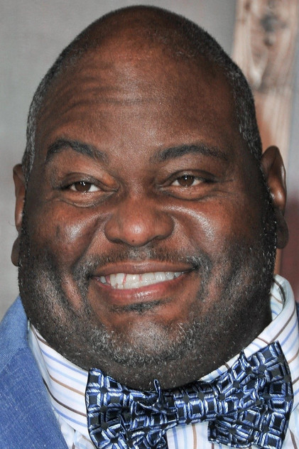 Lavell Crawford como Gus the Bus Driver