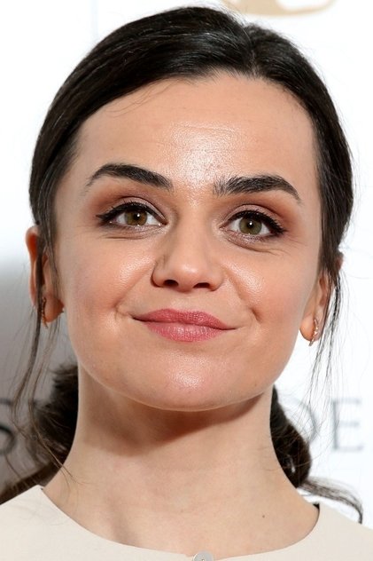 Hayley Squires como Sara