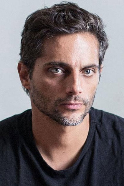 Joaquín Furriel como Sergio Dayan / Nicolás Nieto