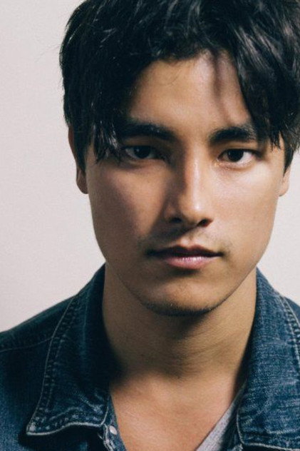 Remy Hii como Peter Maxwell