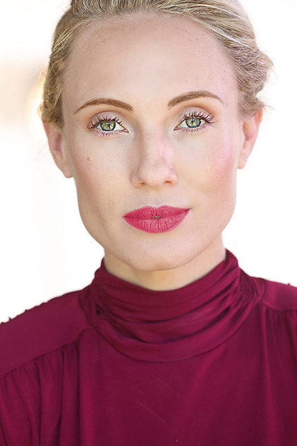 Sarah Kozlowski como Madeleine