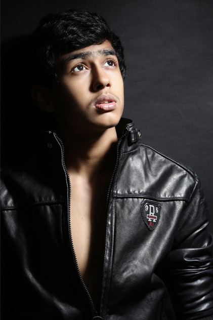 Rudhraksh Jaiswal como Ovi Mahajan