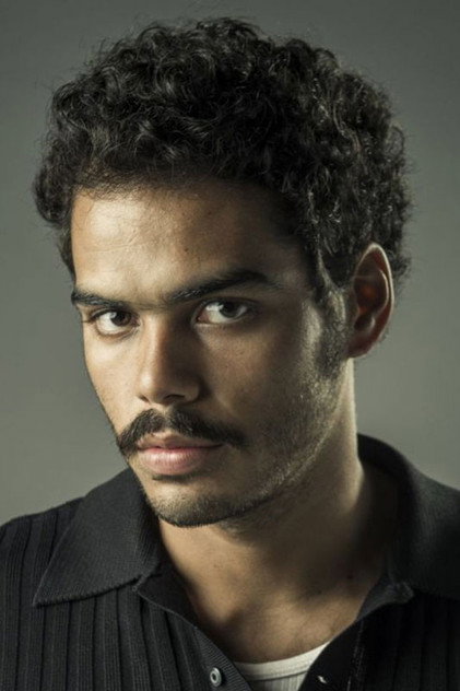 Enzo Romani como Denilson