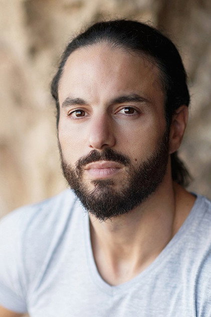 Andrei Claude como Chris