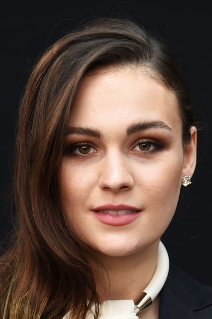Sophie Skelton as Julia Belmont (voice)