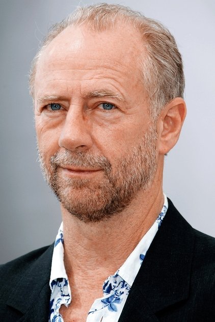 Ксандер Беркли в роли Michael Rand
