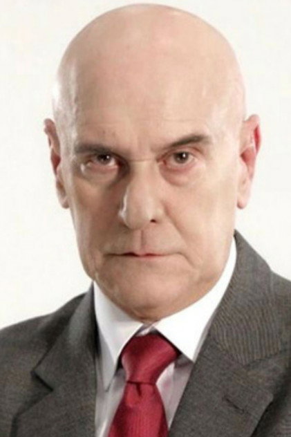Jorge Cao como Augusto Pombo
