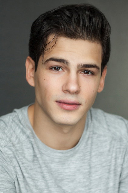 Anthony Timpano como Kyle