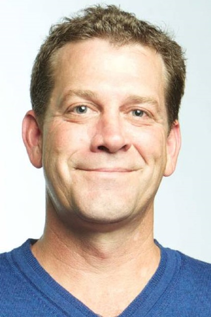 Rhys Muldoon como Clark Marshall