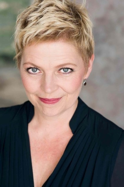 Sharon Bajer som Pharmacist
