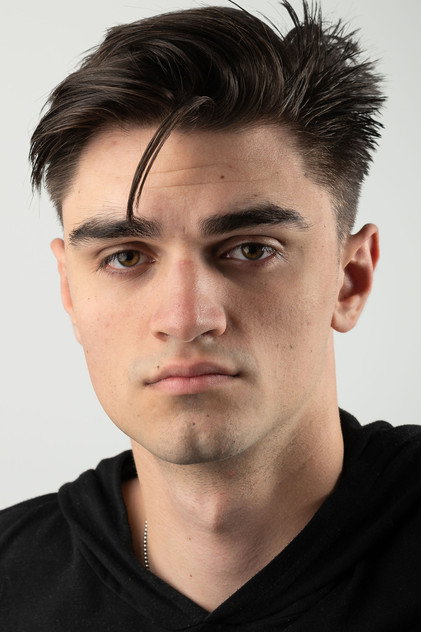 Luca Slade nel ruolo di RAF Serviceman