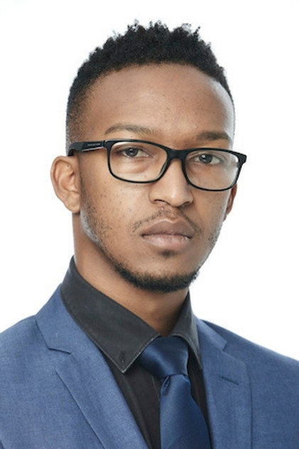 Mojak Lehoko dans le rôle de Football Commentator