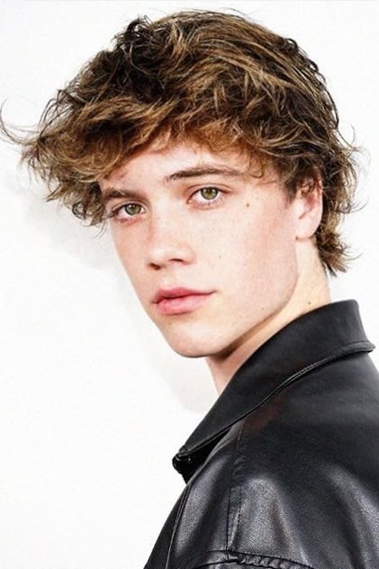 Conor Sherry 饰 A.J.