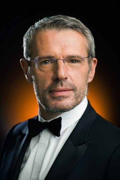 Lambert Wilson como Éric Angstrom