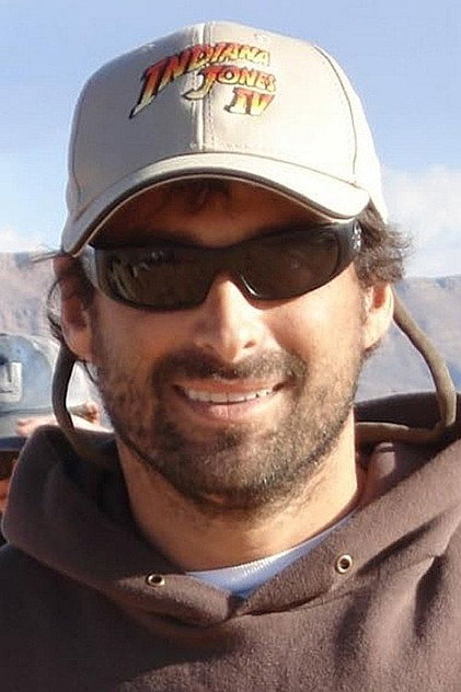 Peter Epstein como Dirty Cop