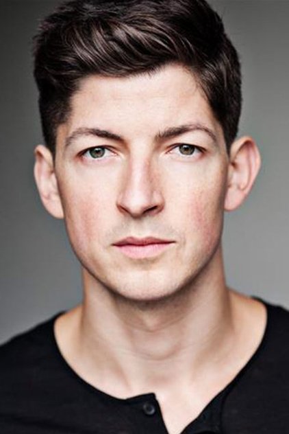 Lee Knight como Francis