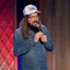 Dusty Slay, l&rsquo;humoriste qui a arrêté de boire et trouvé sa voix dans l&rsquo;humour propre