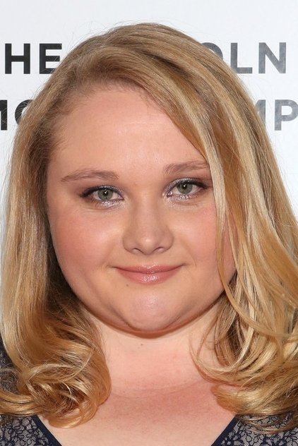 Danielle Macdonald como Josie