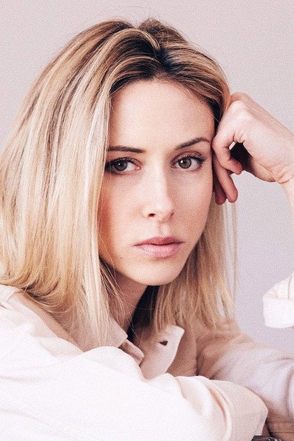 Gillian Zinser as Sasha