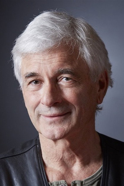 François Dunoyer como Ang Tsering (voice)