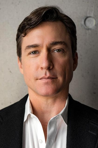 Alex Michael Stoll como Michael Doyle