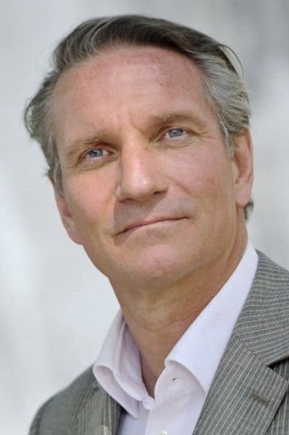 Peter Blok como Agent