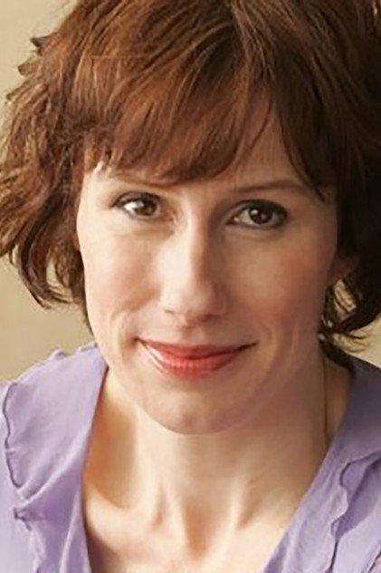 Karen Woditsch como Ellie Mueller