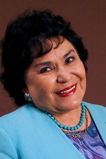 Carmen Salinas como Cecilia