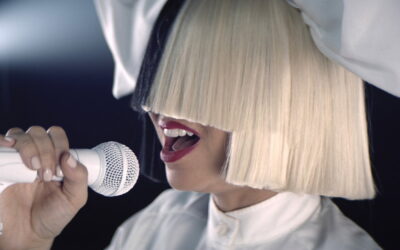 Sia oculta su rostro y cede el escenario a Maddie Ziegler en Nostalgic for the Present