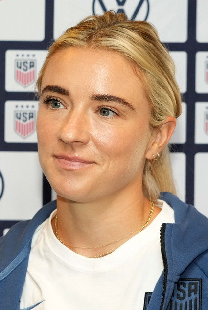 Kristie Mewis nel ruolo di Self