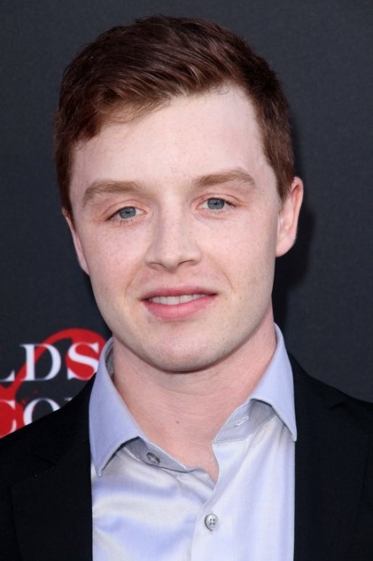 Noel Fisher als Junior