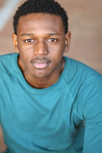 Donald Watkins como Kunle