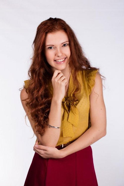 Elani Dekker como Christine