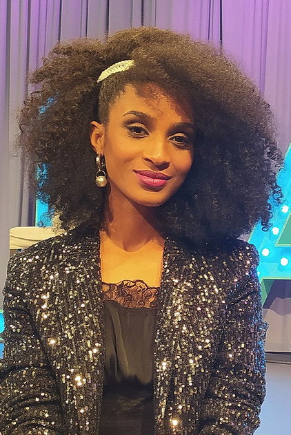 Trisha Fernández como Lucia