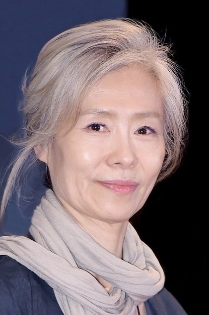 Soo-jung Ye dans le rôle de Baek Kyung-ja
