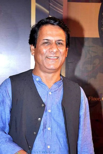 Rajendra Chawla como Mamlesh Charan Chaddha