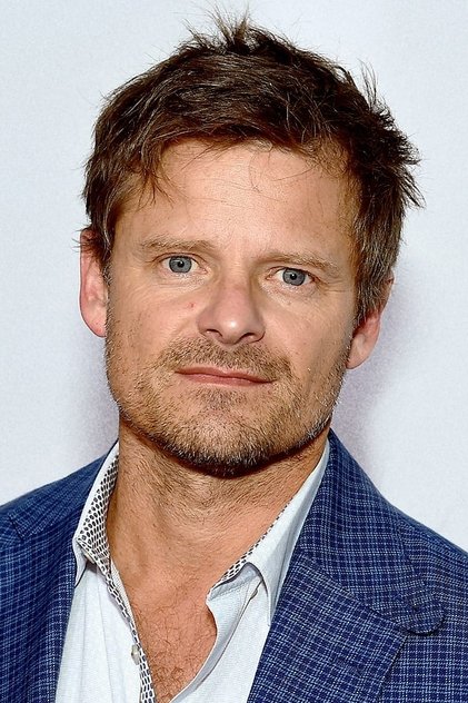 Steve Zahn como John Doyle