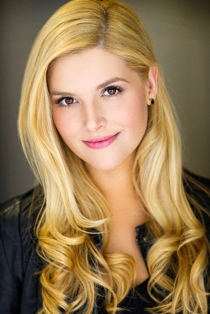 Lucy Durack como Audra