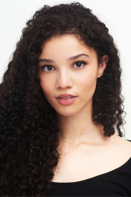 Malia Baker as Chloe