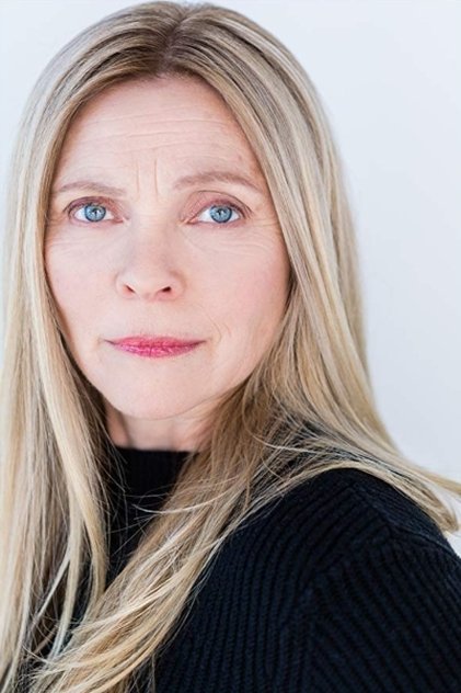 Marina Stephenson Kerr como Mrs. Landry