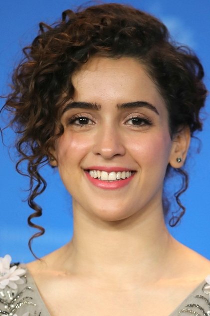 Sanya Malhotra como Shruti Choksi
