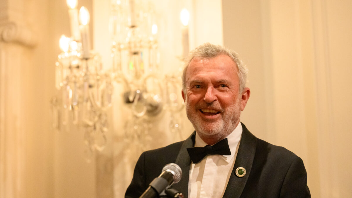 Sam Neill a murit la 78 de ani, actorul în care aveau încredere marii regizori