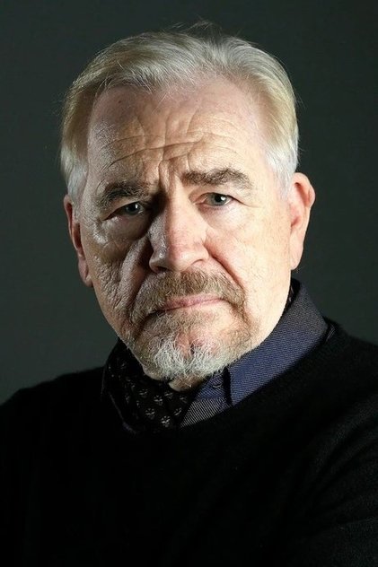 Brian Cox como Capt. John O’Hagan